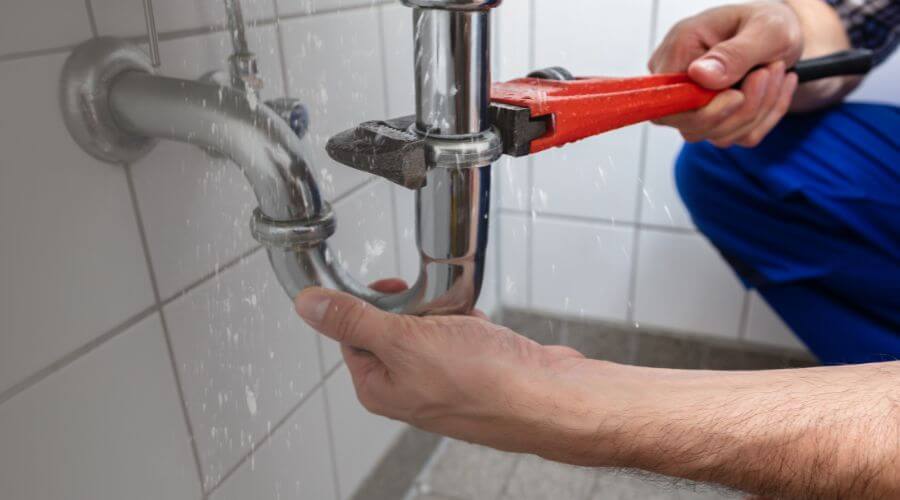 Expert burst pipe repair services in Dearing, KS